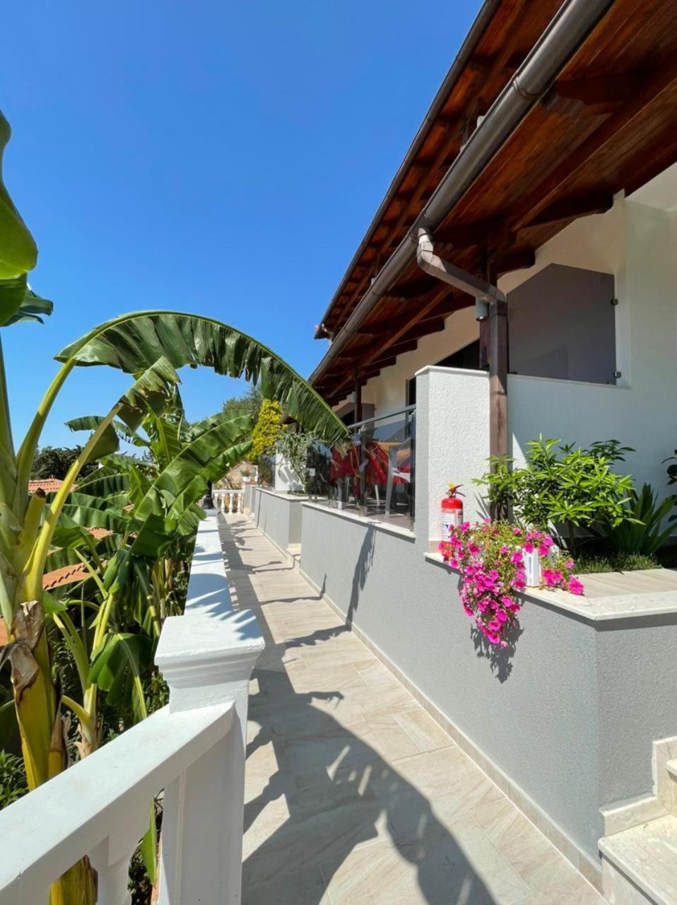 Hotel Ramosaco, Radhime, Vlore المظهر الخارجي الصورة